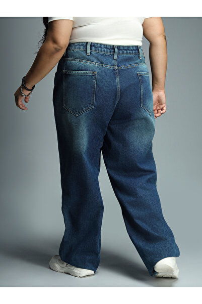 High Star By Styli Plus Light Fade Relaxed Fit Jeans with Pockets