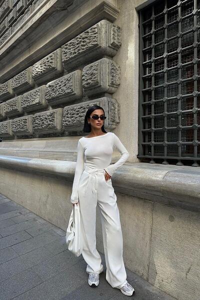 YOUR NAME Γυναικεία μπλούζα με μακρύ μανίκι και λαιμόκοψη εκρού