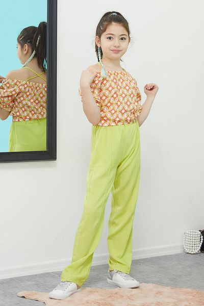 Cansın Mini Costum pentru fete cu bluză și pantaloni verzi cu model 15391