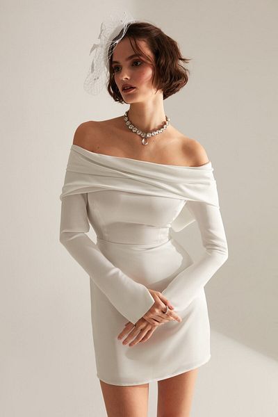 BETTY & SAM Weißes Mini-Hochzeitskleid „Sofia“ mit niedriger Schulterpartie