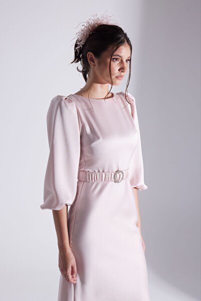 BETTY & SAM Diana Taşlı Kemerli PUDRA Elbise