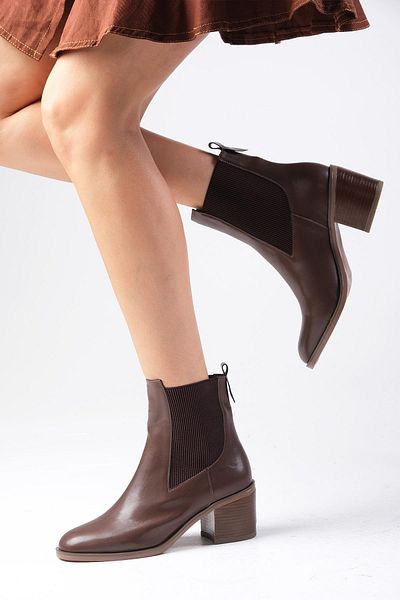 Mio Gusto Alida Brown Elastic, Thin Faux Fur Lined Thick Heeled Women's Boots