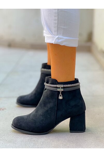 irmona حذاء بكعب مستدير من جلد الغزال الأسود ومزين بالأحجار