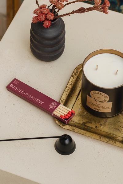 Echoes Candle & Scent Lab. Cashmere Kokulu Orta Boy Doğal Mum 300 gr