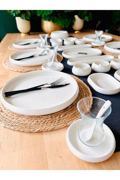 CASA DE BELLA 44 Pieces 6 Person Porcelain Breakfast Set