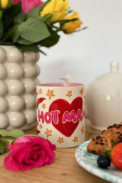 Hello Melody Design كوب "HOT MAMA" من سلسلة Hello Melody - طباعة رقمية بتصميم أصلي 9.5x8 سم