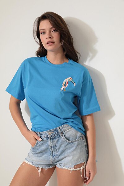 AMİDA Tricou de damă oversize cu broderie cu guler rotund - Blue Parrot 2422