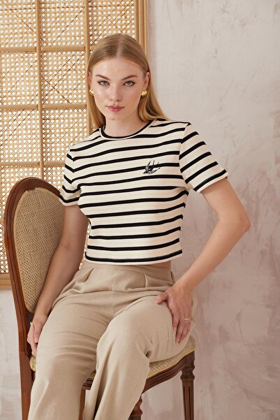 AMİDA Amida Swallow Broderie Broderie pentru femei tricou - Mânecă scurtă 2401