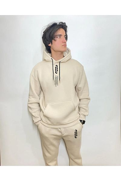 aynewmoda Вертикален суитшърт с качулка в екрю с щампа отгоре додолу и екрю спортен панталон с голям размер