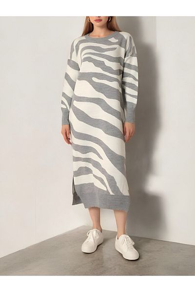 Modamorfo Gemustertes Strickkleid mit Schlitz