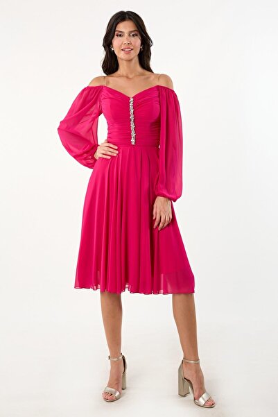 Spazio Nicasiai V Yaka Taş Aksesuarlı Göğüs Drapeli Midi Abiye Elbise FUŞYA