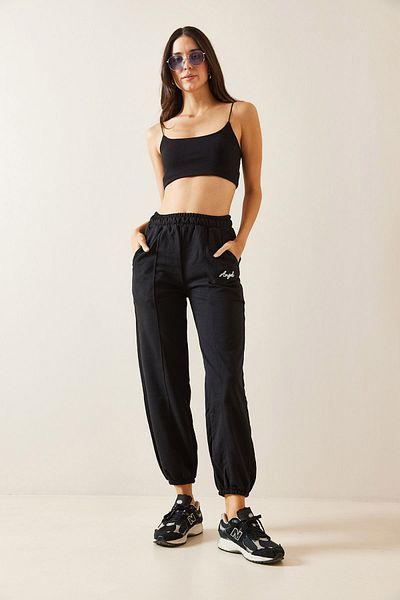 XHAN Black Angel Embroidered Sweatpants 5Kxk8-48991-02