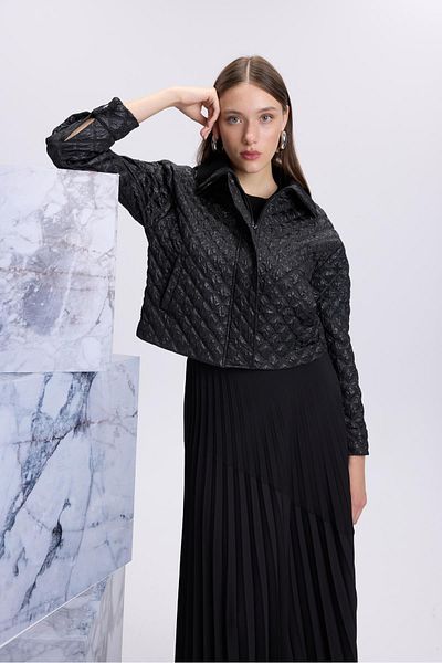 Zühre Ватирано черно яке с цип и шарки C-0106