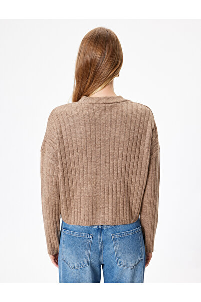 Koton Weiche, strukturierte, gestreifte Strickjacke mit V-Ausschnitt und Knöpfen