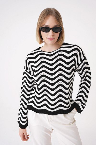 CHUBA Women's Spanish Sleeve Comfortable Fit Crew Neck Knitwear Sweater Black-White 25W3007