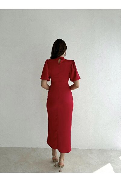 Afiş Butik Szatén rövid ujjú hasított, drapériás ruha