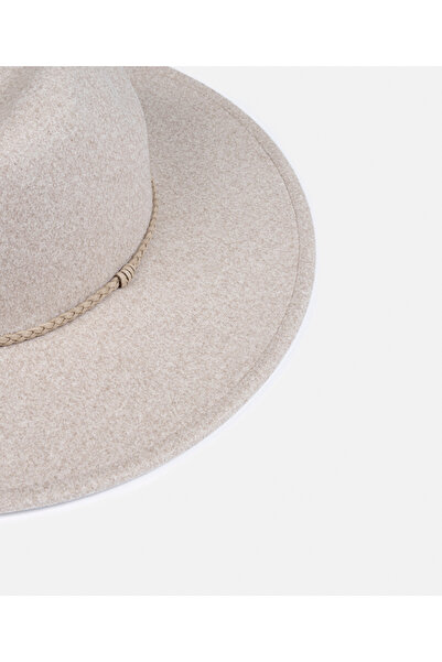 İpekyol Hat with a Knitted Stripe