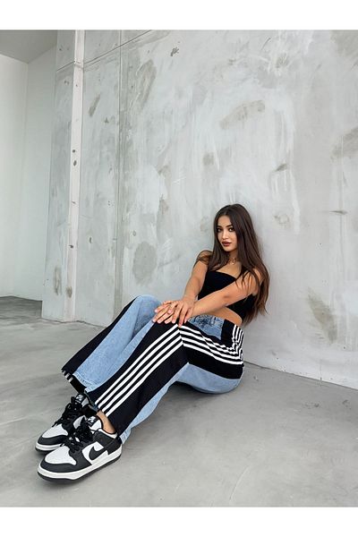 BİKELİFE Hellblaue Damenjeans mit hoher Taille – weites Bein mit seitlichen Streifen