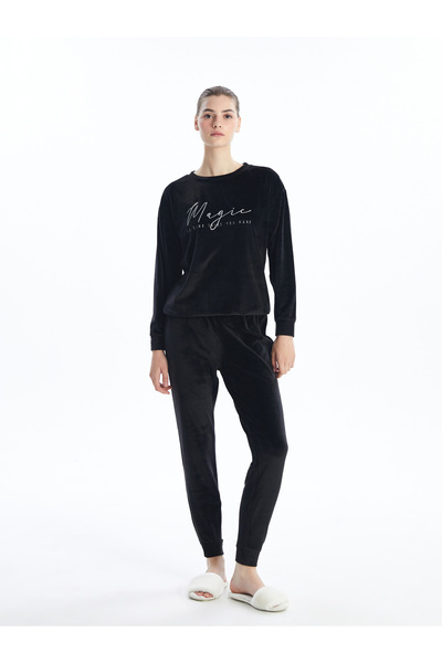 LC Waikiki Crew nyakú hímzett bársony női pizsama szett