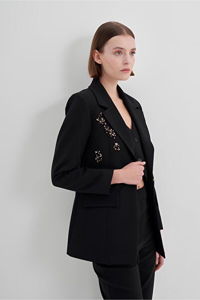Yake İşleme Tal Detaylı Kapak Cepli Şık Ceket