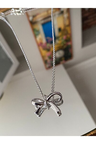 HerşeyVarBurda قلادة نسائية على شكل فيونكة بدون حجر