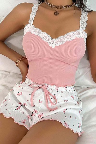 Merry See Pyjama-Set mit Blumenmuster, Spitzenträgern und Shorts