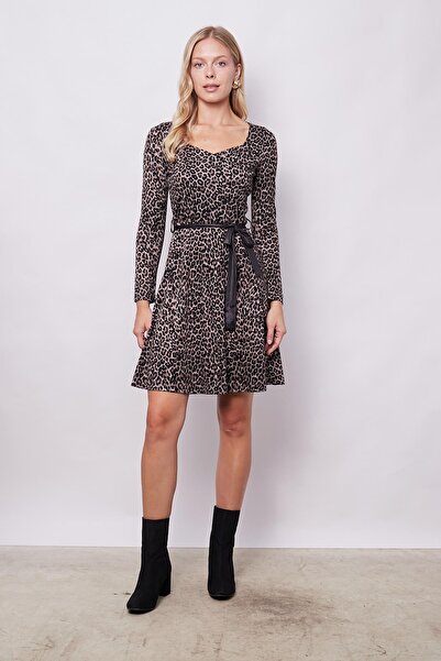 Jument Απαλό ύφασμα με απαλή υφή - Φόρεμα με λεοπάρ στάμπα με τετράγωνη λαιμόκοψη και μακρυμάνικη φούστα κιλό μέχρι το γόνατο