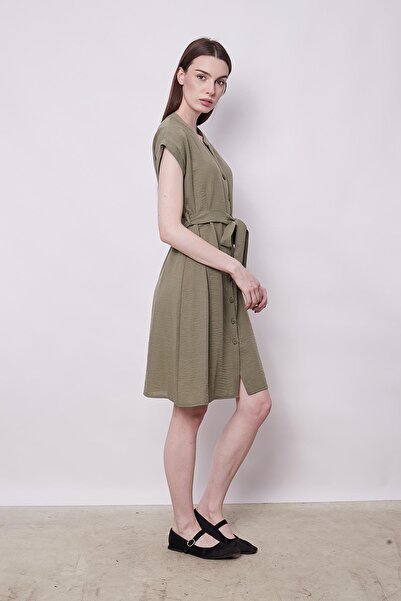 Jument Μείγμα από λινό, γιακά μανταρίνι, εκτός ώμου, δεμένη μέση, κουμπιά, casual φόρεμα μέχρι το γόνατο-χακί