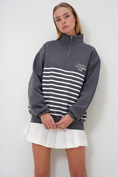 Trend Alaçatı Stili Kadın Antrasit İçi Şardonlu Baskılı Fermuarlı Sweatshirt ALC-X12732