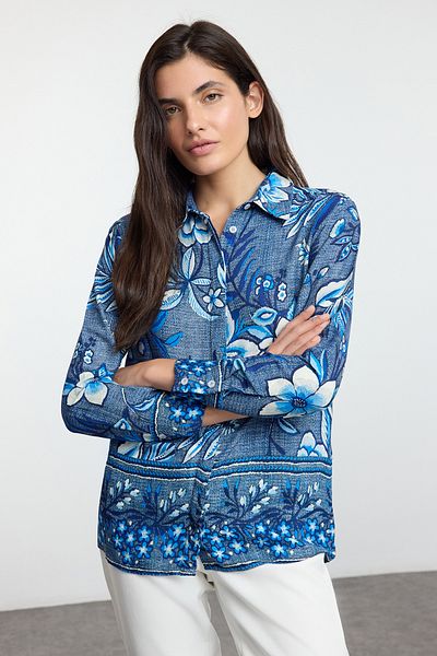 Trendyol Collection Modrá oversize široká košile s květinovým vzorem Twoaw25Go00118