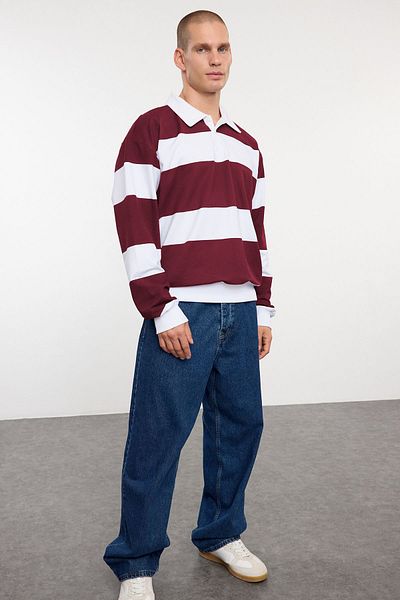 Trendyol Collection Burgunderrot gestreiftes Oversize-Sweatshirt mit Polokragen – TMNAW25SW00023