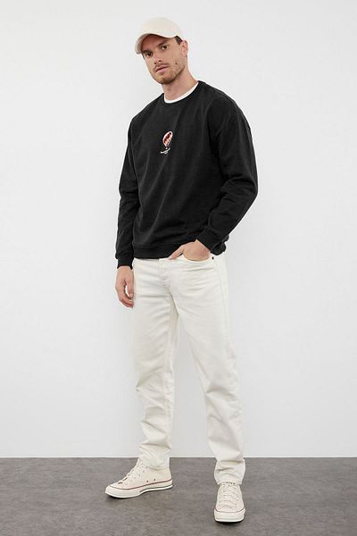 Trendyol Collection Μαύρο Oversize/Wide Cut Crew λαιμόκοψη με υφή κέντημα Λεπτομερές φούτερ χωρίς ανάβα TMNAW25SW00155