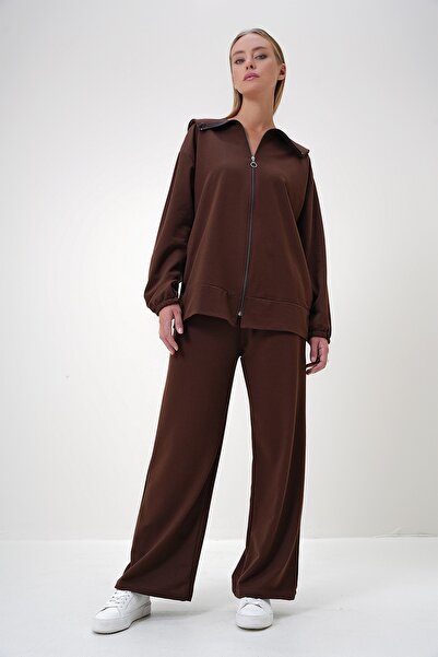 Trend Alaçatı Stili طقم جاكيت وسروال نسائي بني بياقة بولو وسحاب، طقم مزدوج ALC-X12930