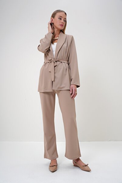 Trend Alaçatı Stili Női bézs kendős galléros öves kabát és Palazzo nadrág szett ALC-X12905