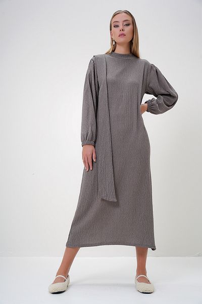 Trend Alaçatı Stili Φόρεμα Maxi Length Mink - Crew λαιμόκοψη, μανίκι με μπαλόνι και ανάγλυφη λεπτομέρεια ALC-X12910