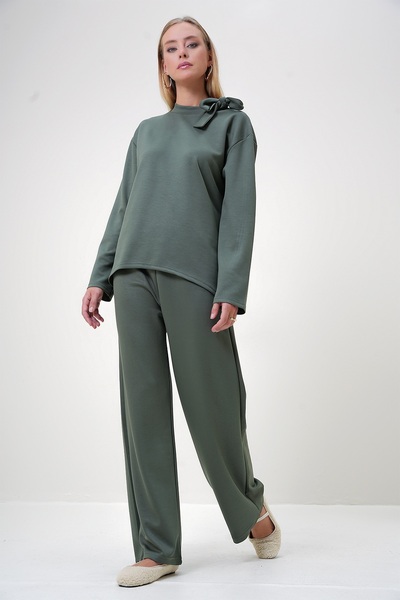 Trend Alaçatı Stili Women's Khaki Crew Neck Tie-Down Detailed Modal Fabric Tunic and Trouser Set ALC-X12881