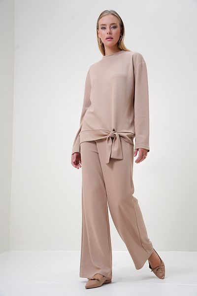 Trend Alaçatı Stili Women's Beige Crew Neck Lacing Detailed Modal Fabric Long Blouse and Trousers Set Alc-X12880