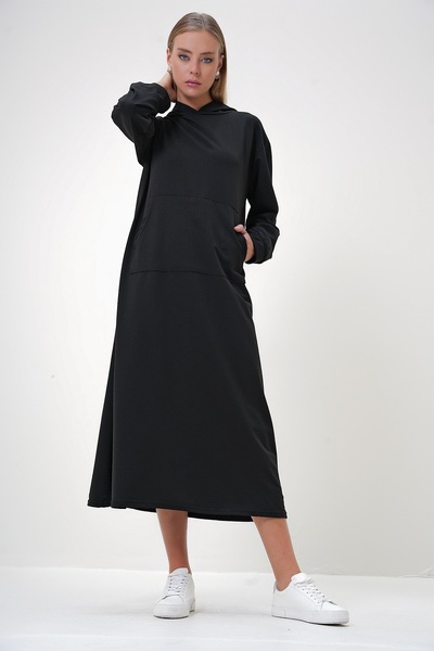 Trend Alaçatı Stili Černé Maxi šaty s kapucí a kapsou Kangru - Alc-X12890