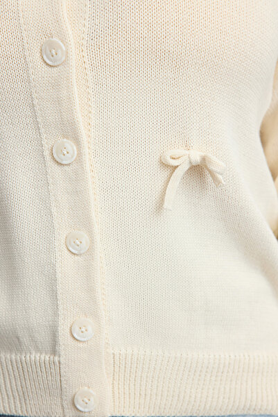 Trendyol Curve Crew Neck Ecru Knitwear Cardigan - Bow Detail Tbbaw25Av00022