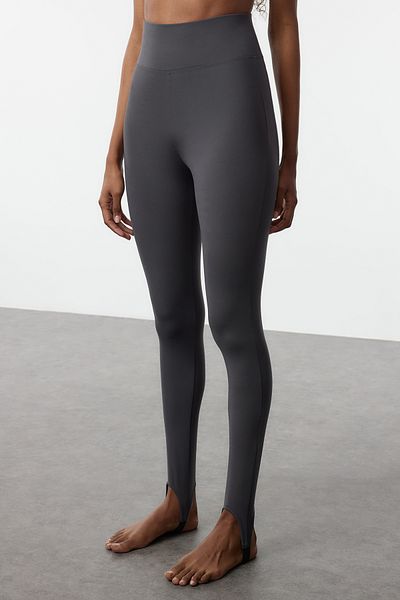 Trendyol Collection Dunkelanthrazitfarbene, gebürstete, weiche Fuzzo-Yoga-Strick-Sportstrumpfhose in voller Länge THMAW25TY00009