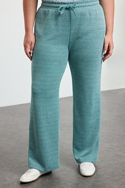 Trendyol Curve Πράσινο παντελόνι με φαρδύ πόδι με υφή πλεκτό συν μέγεθος TBBAW25AR00016