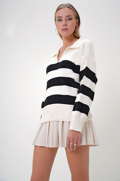 Trend Alaçatı Stili Ecru-schwarzer Polo-Kragen-Pullover mit halber Knopfleiste und Farbblock für Damen ALC-X12972