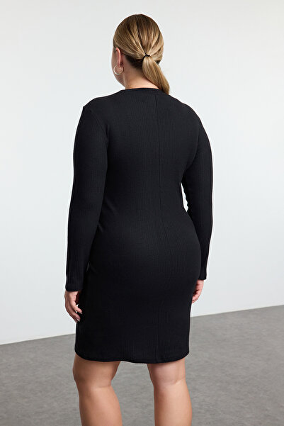 Trendyol Curve Čierne priliehavé zimné pletené šaty veľkých rozmerov