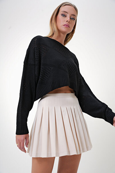 Trend Alaçatı Stili Schwarzer Damen-Crop-Pullover mit Rundhalsausschnitt, Rau...