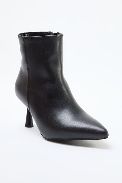 TRENDYOL SHOES Černé špičaté dámské kotníkové boty na tenkém podpatku Takaw25Bo00016