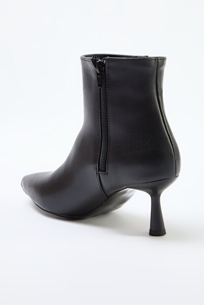 TRENDYOL SHOES Černé špičaté dámské kotníkové boty na tenkém podpatku Takaw25Bo00016