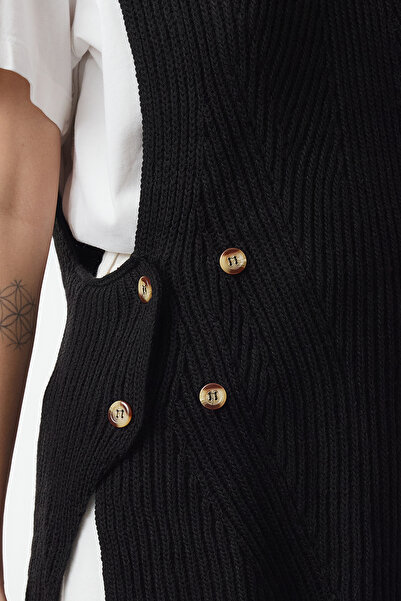 Edit by Trendyol Black Crew Neck Button Detailed Knitwear Sweater Tedaw25Sv00007