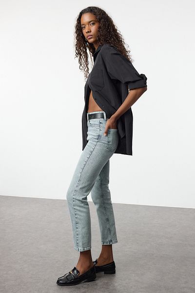 Trendyol Collection Blugi Mom Slim cu talie înaltă albastru deschis TWOAW25JE00153