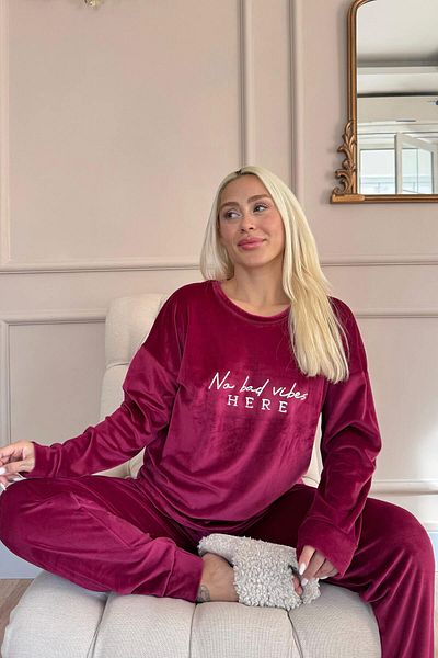 Pijamaevi Burgundy Vibes mintás exkluzív bársony női pizsama szett