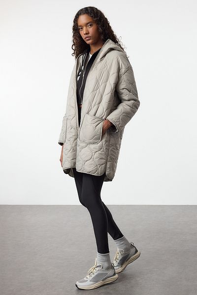 Trendyol Collection Oversize prošívaný kabát s kapucí - Twoaw25Mo00242